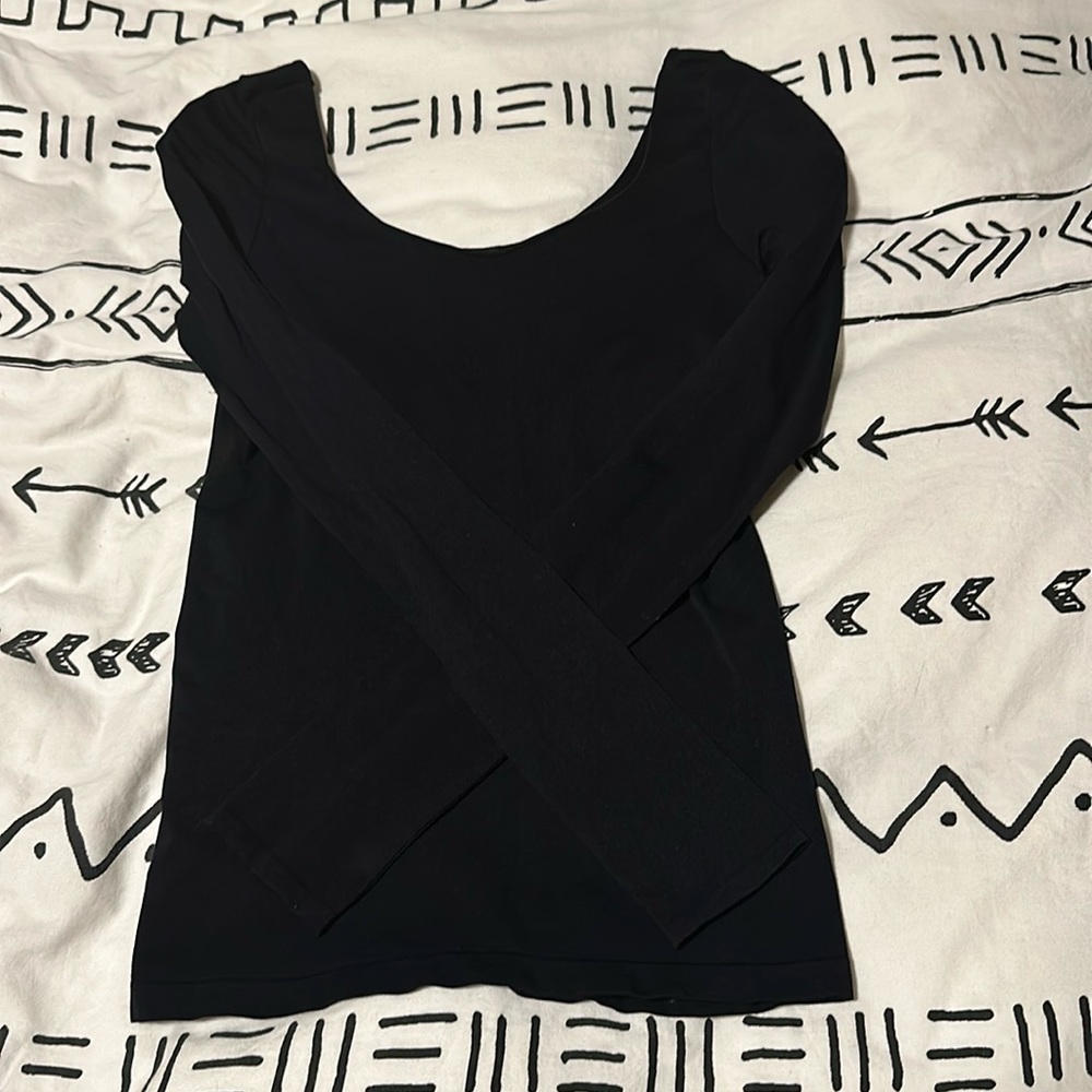 BEBE scoop neck long sleeve